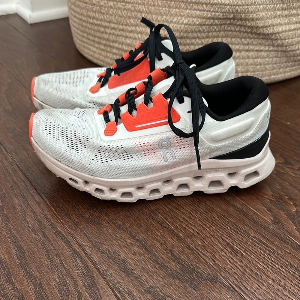 On Cloud Cloudstratus Running Shoes